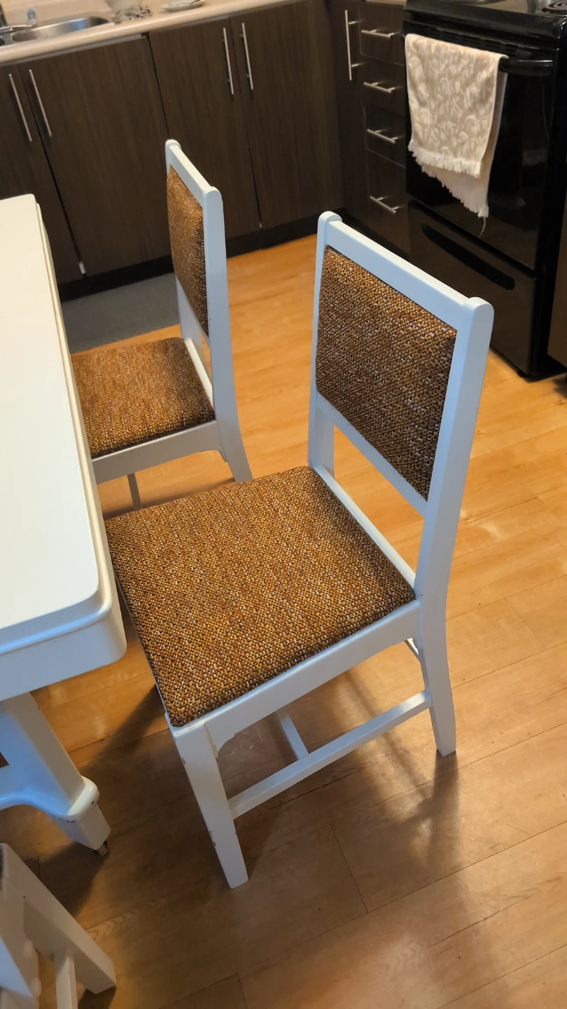 White Extendable Dining Table with 6 Chairs - photo 2