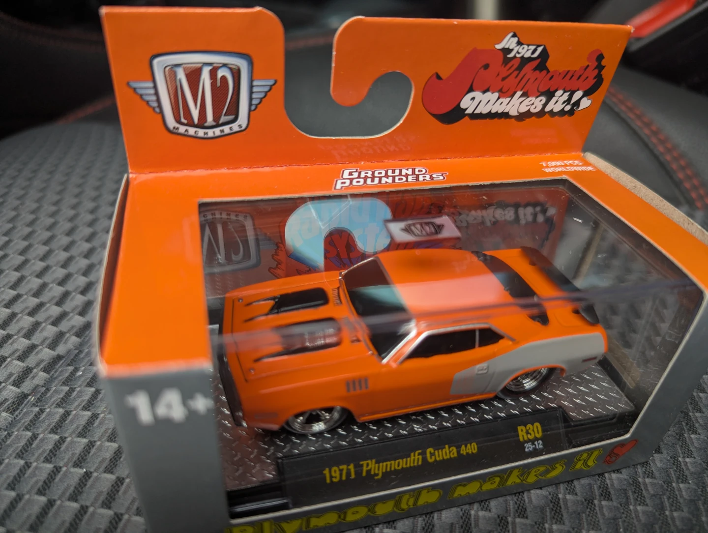 M2 Machines 1971 Plymouth Cuda 440 Orange Diecast Car - photo 3