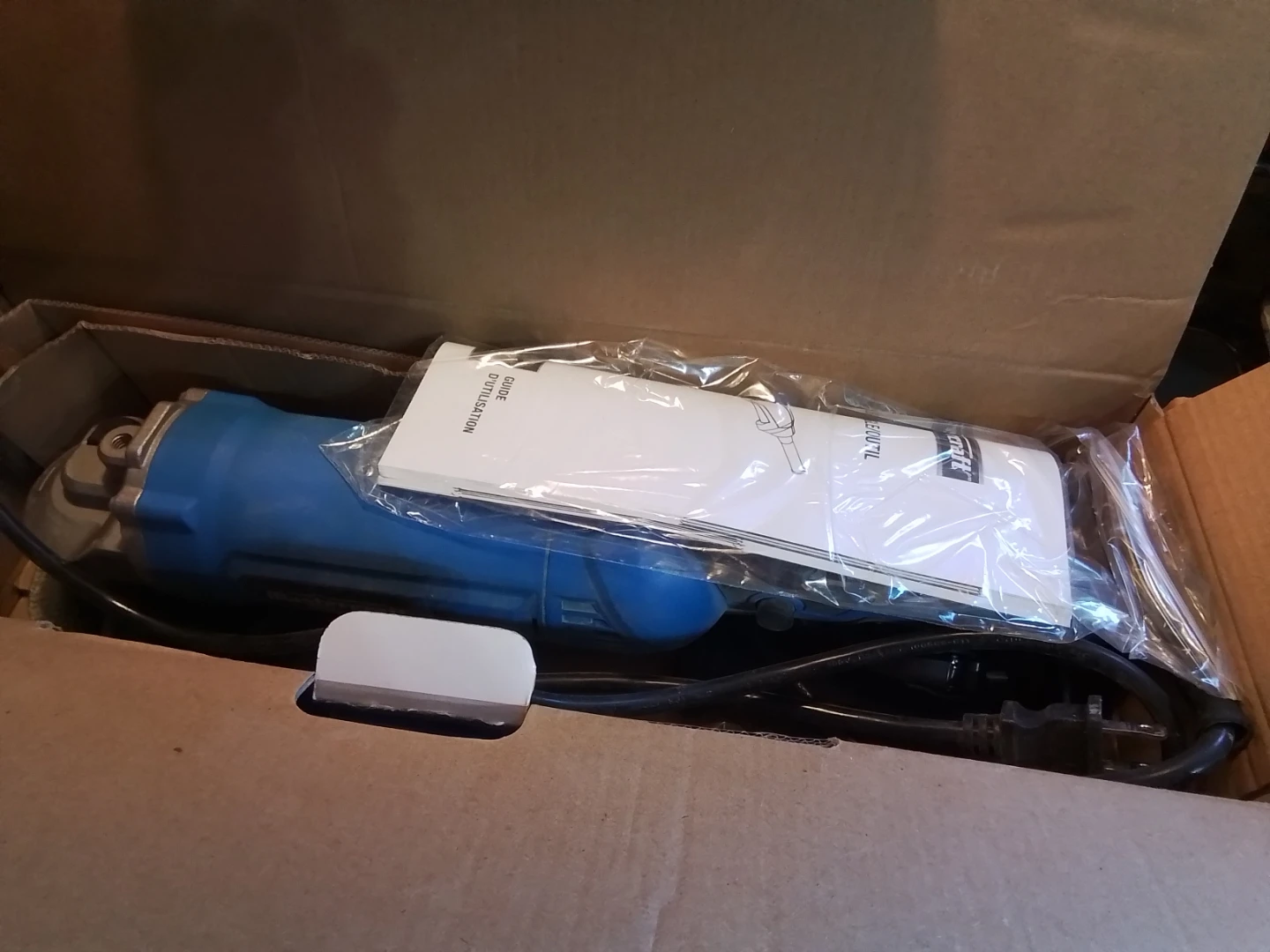 NEW IN BOX: Mastercraft 9A Corded 5-inch Angle Grinder Kit - photo 2