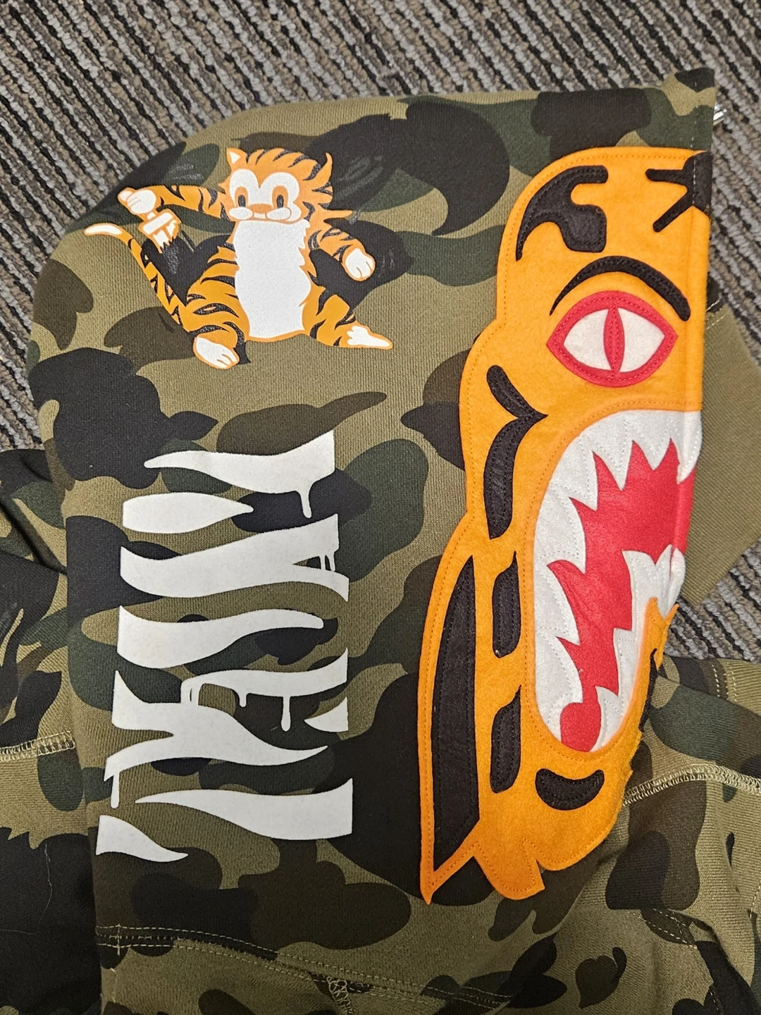 Authentic Bape 1st Camo Tiger Men's Full-Zip Hoodie - photo 4