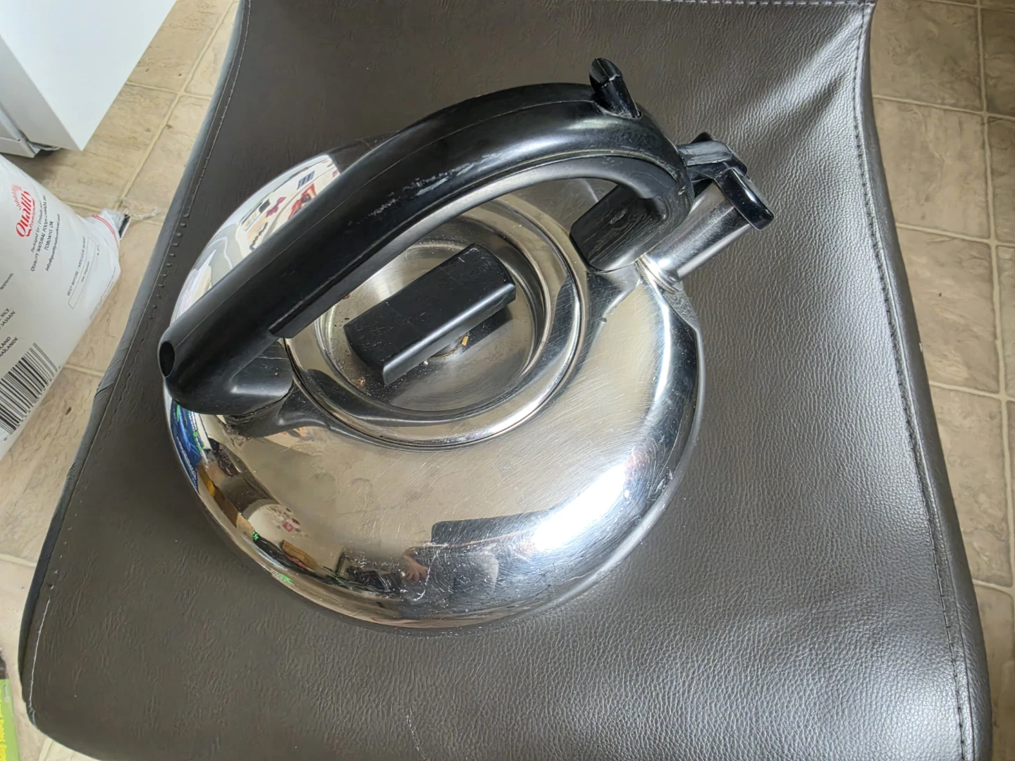 Whistling Stovetop Kettles, Stainless Steel Ergonomic Handle - photo 4