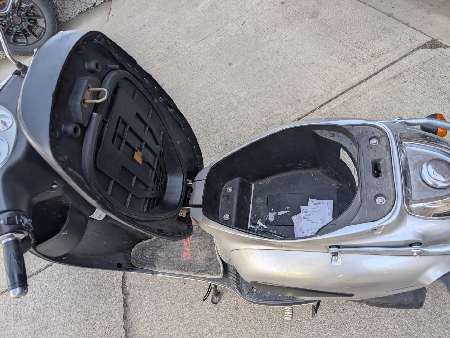 2006 motor scooter 125 cc for sale - photo 2