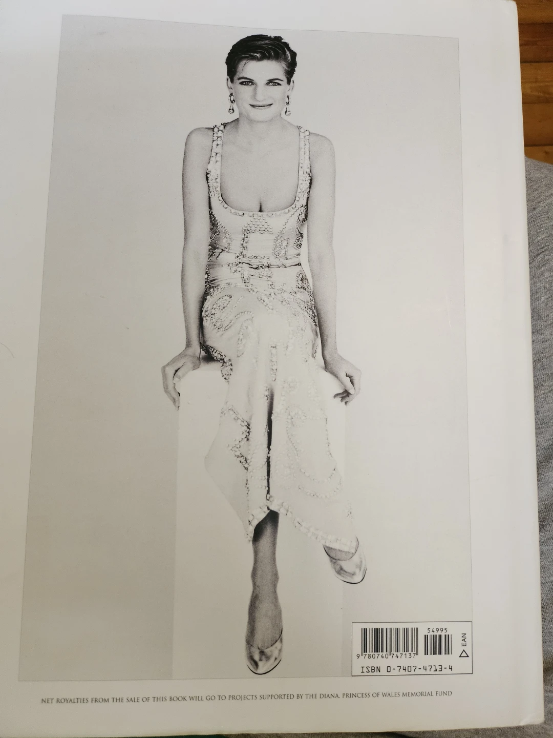Diana: The Portrait Book - photo 2