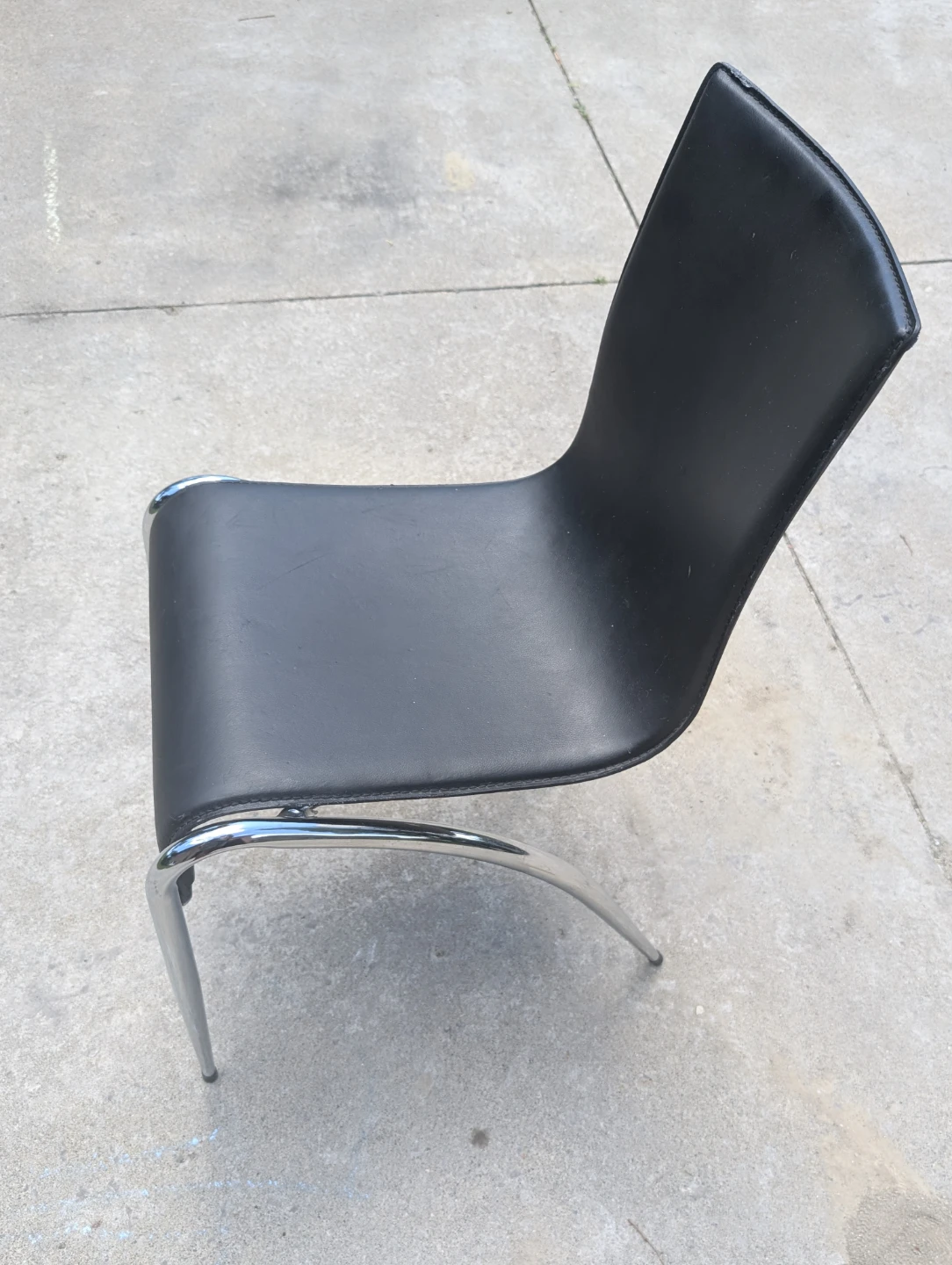 Black faux leather chair with chrome legs - photo 3
