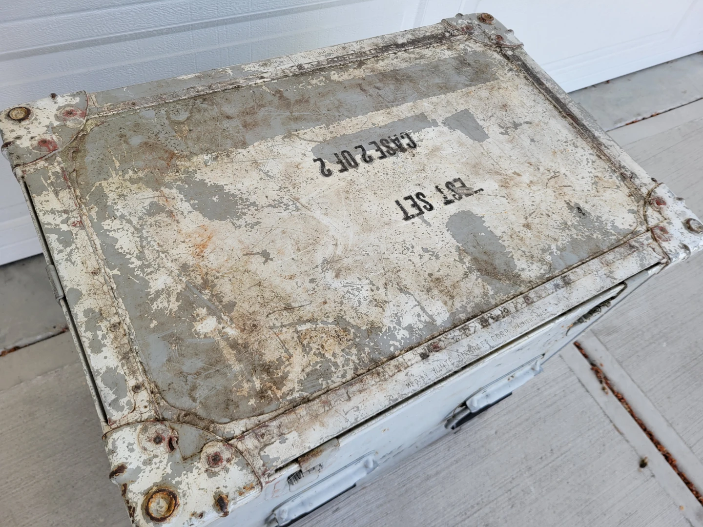 Vintage Military Aluminum Storage Trunk / Test Set Case. - photo 4