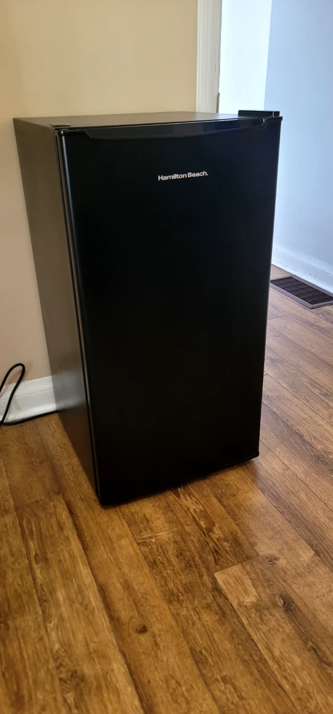 Hamilton Beach Mini Fridge - photo 2