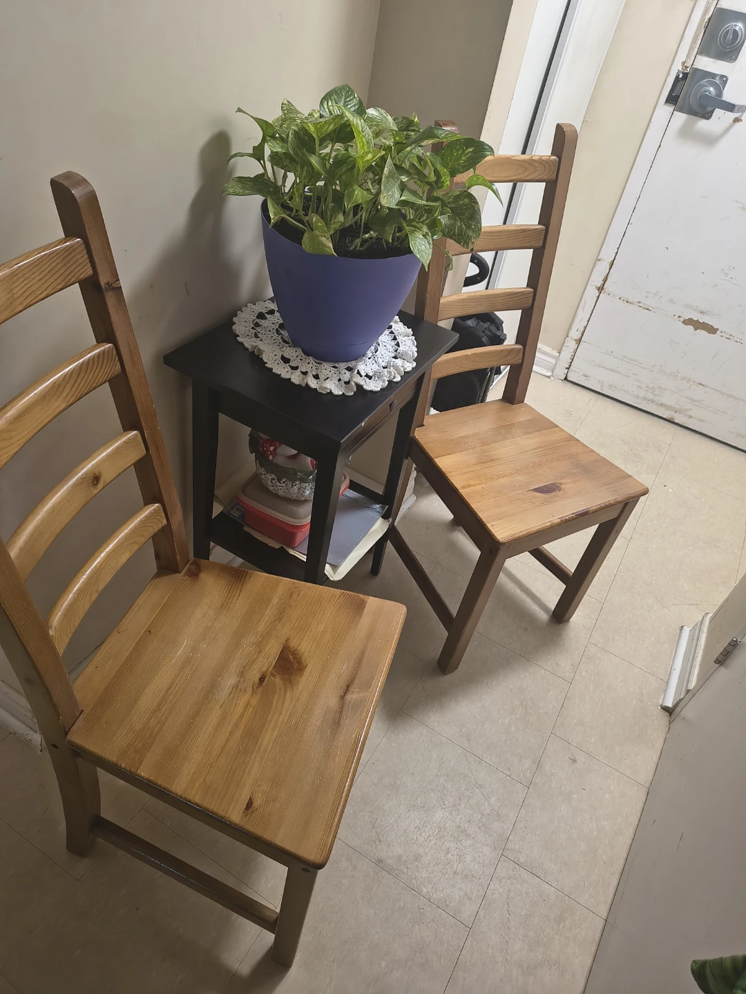 Wooden chairs - photo 2