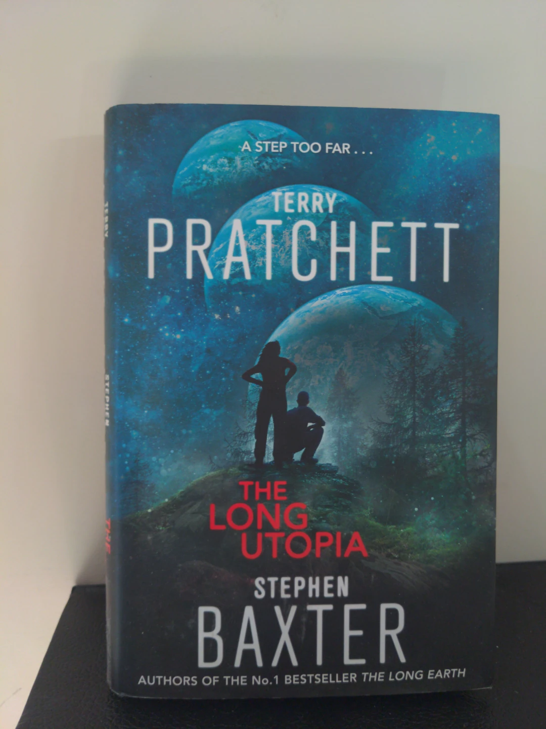 The Long Utopia by Terry Pratchett and Stephen Baxter - Book⚽
