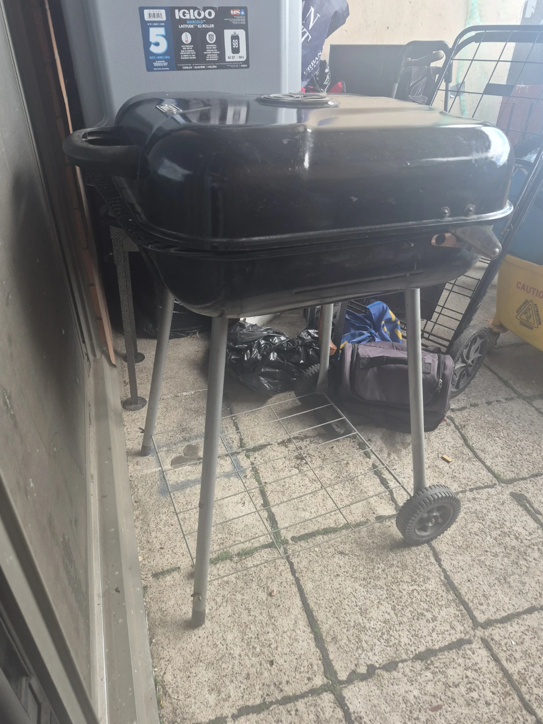 Charcoal bbq grill