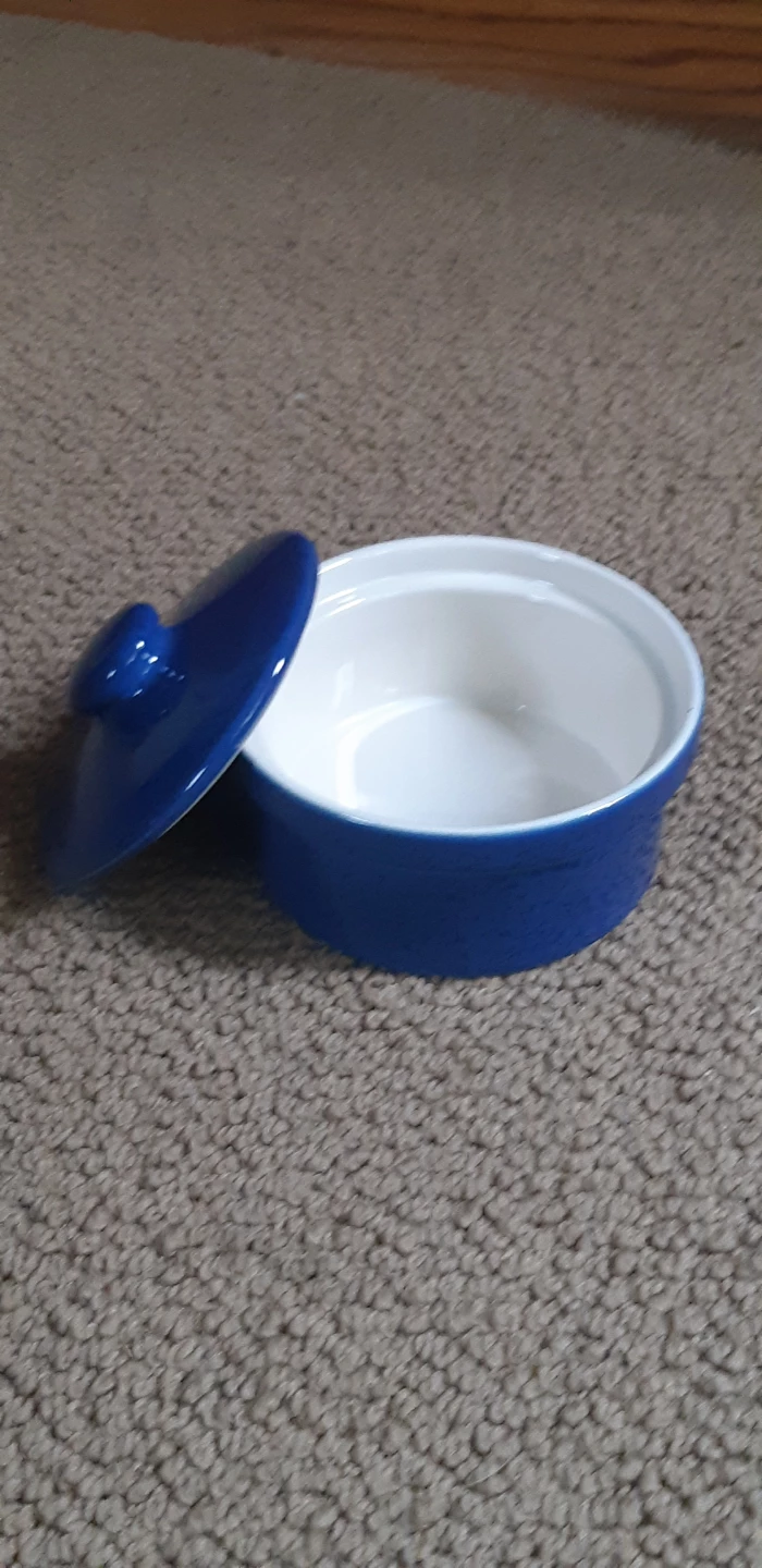 Small Ceramic Casserole Dish with Lid - photo 2