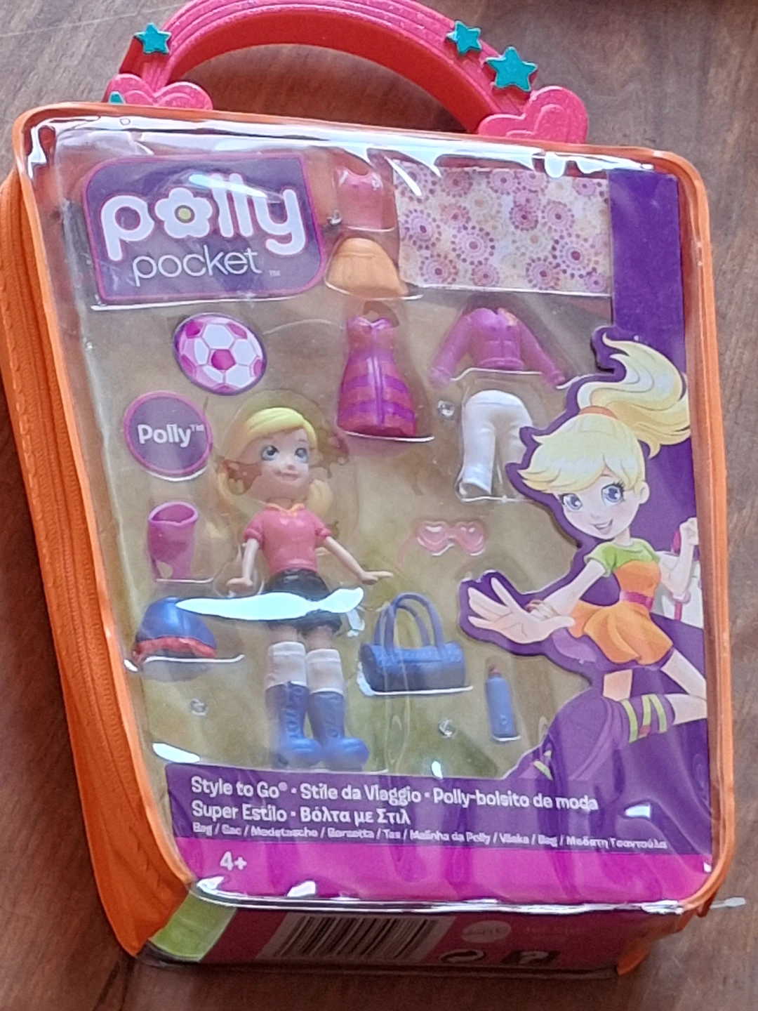 Polly Pocket Style to Go! Doll Playset. 2010
