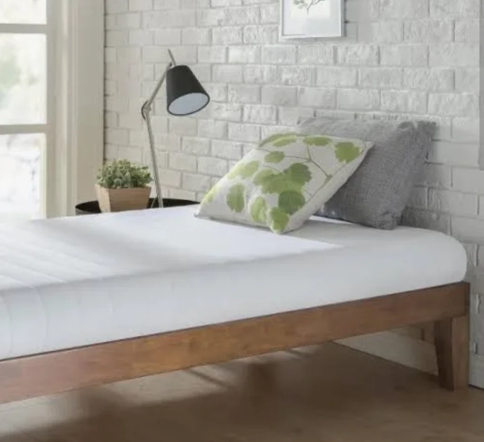 Brand New Zinus 4inch memory foam mattress twin size