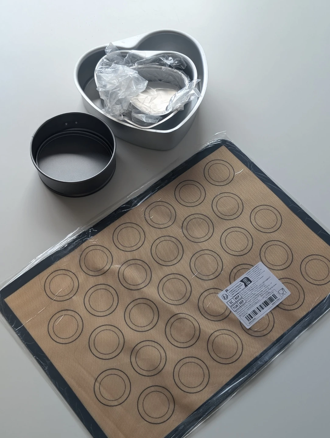 Cake Pan Set with Baking Mat