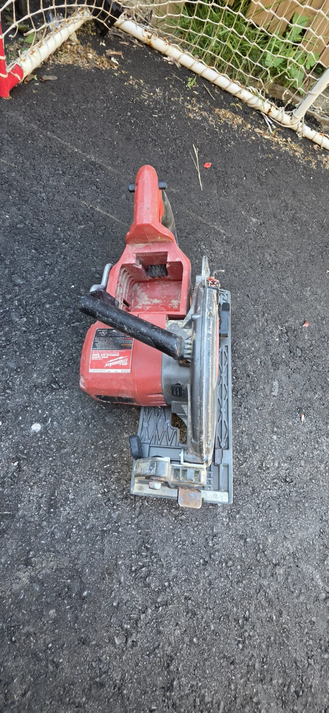 Milwaukee FUEL Brushless Circular Saw - photo 3