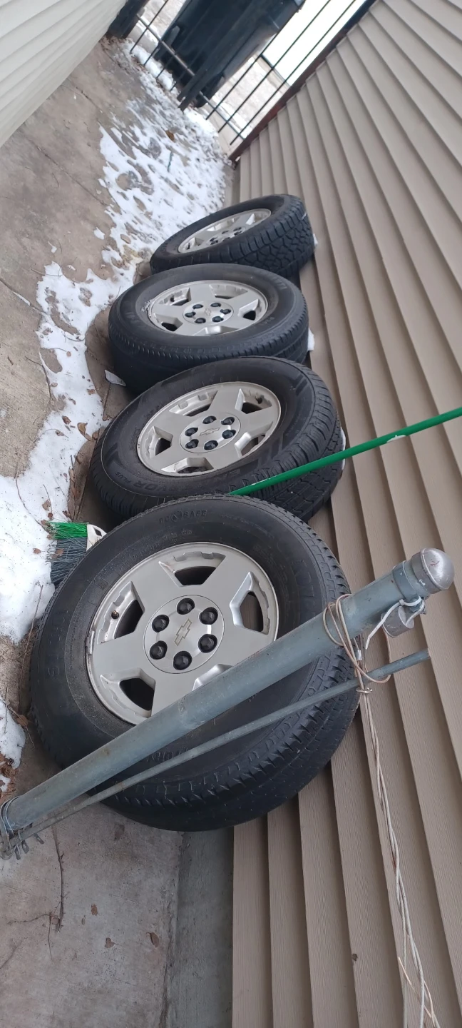 Set of 4 Chevrolet Alloy Wheels with Tires - photo 3