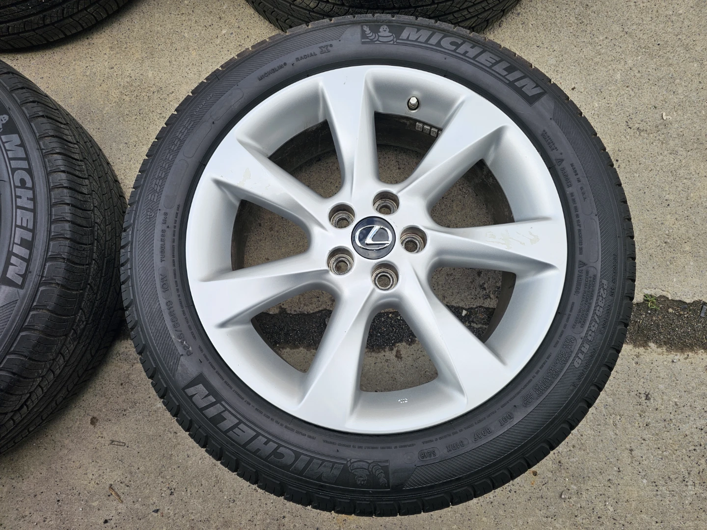LEXUS RX350 O.E.M RIMS AND ALL SEASON TIRES 235/55 R19 - photo 5
