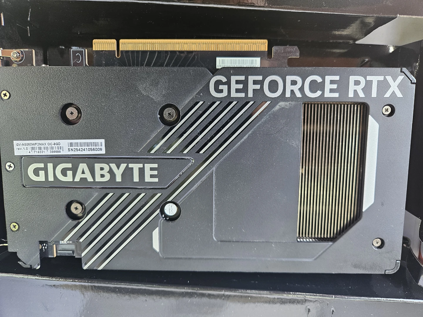 Gigabyte GeForce RTX 5060 OC 8GB Graphics Card - photo 2