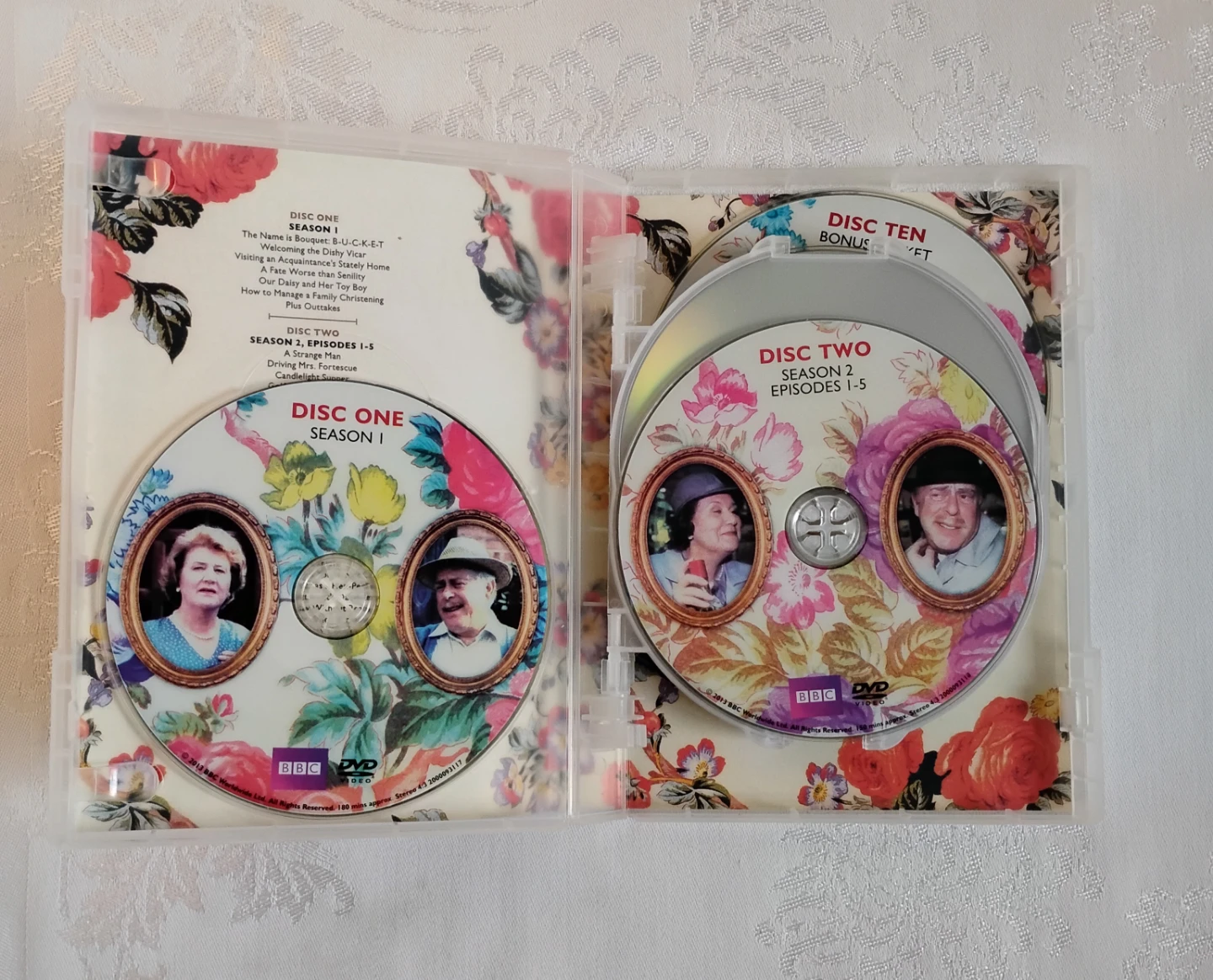 ⚽ Keeping Up Appearances Complete Series DVD Set Limited Edition - photo 3