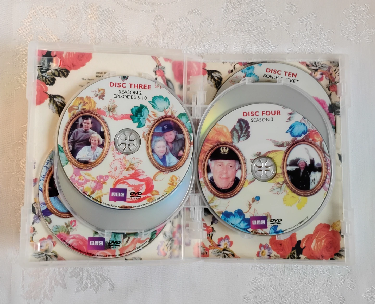 ⚽ Keeping Up Appearances Complete Series DVD Set Limited Edition - photo 4