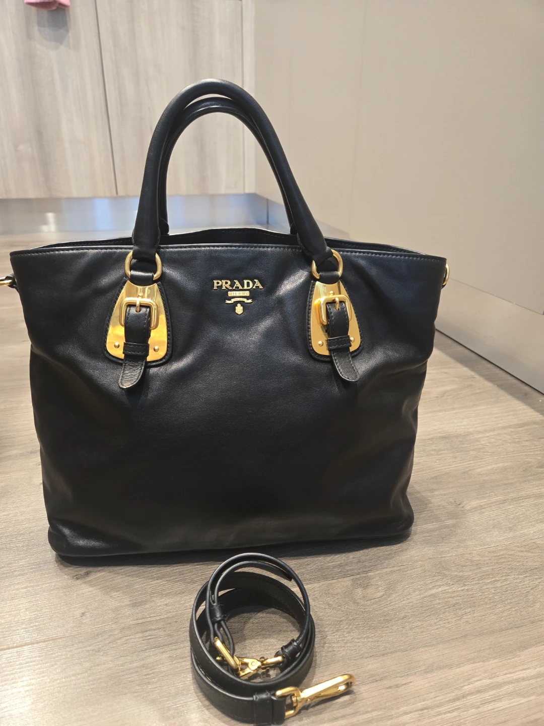 Authentic Prada Soft Calf Leather Tote Bag (BN1902)