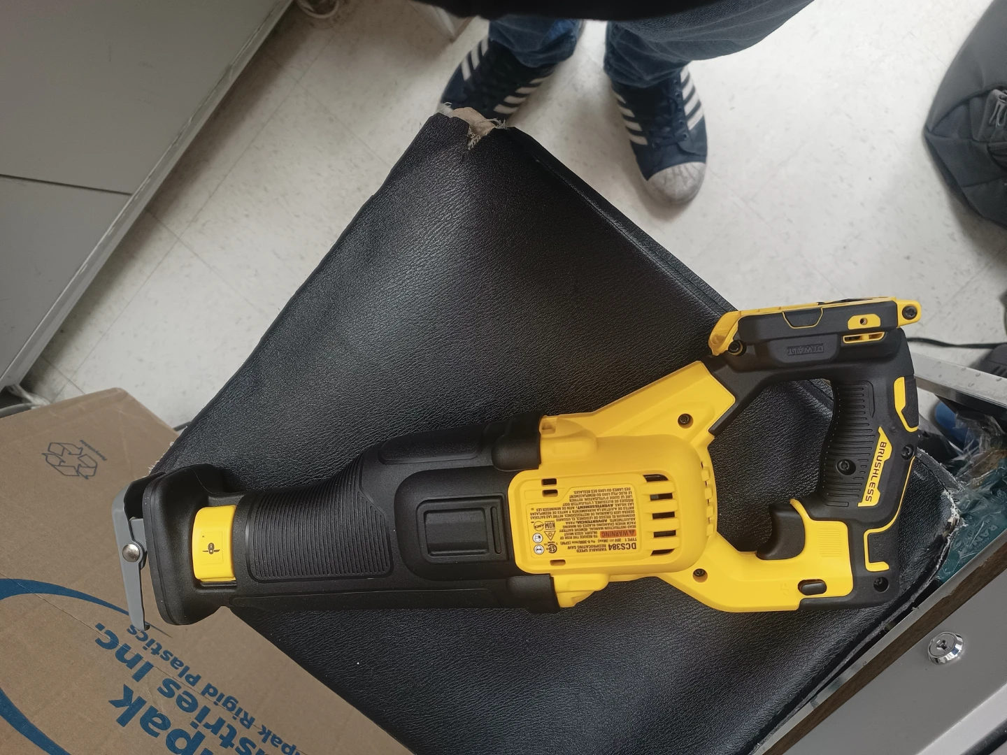 DEWALT 20V XR Brushless Cordless Reciprocating Saw (Tool Only) - photo 3