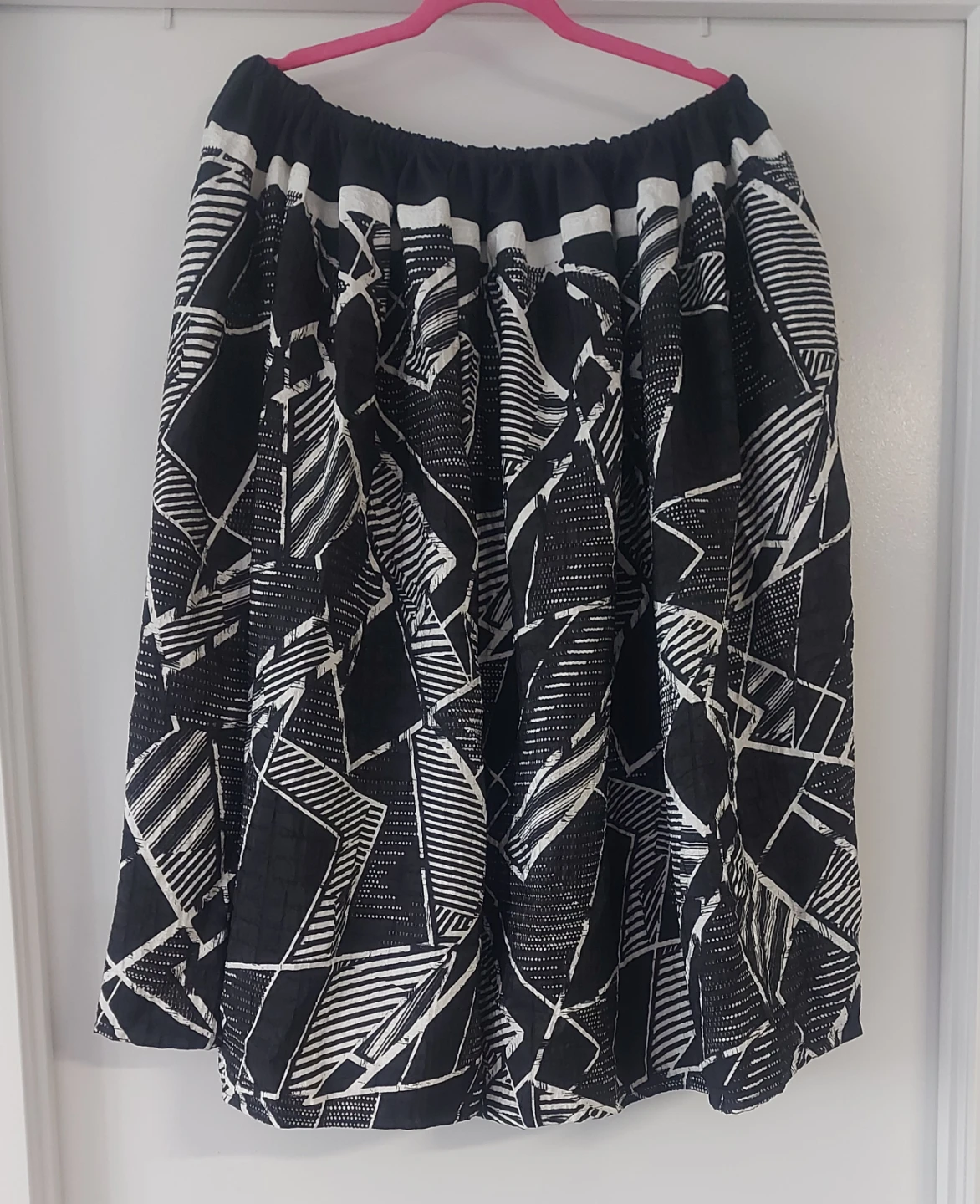 Black and white abstract print long skirt