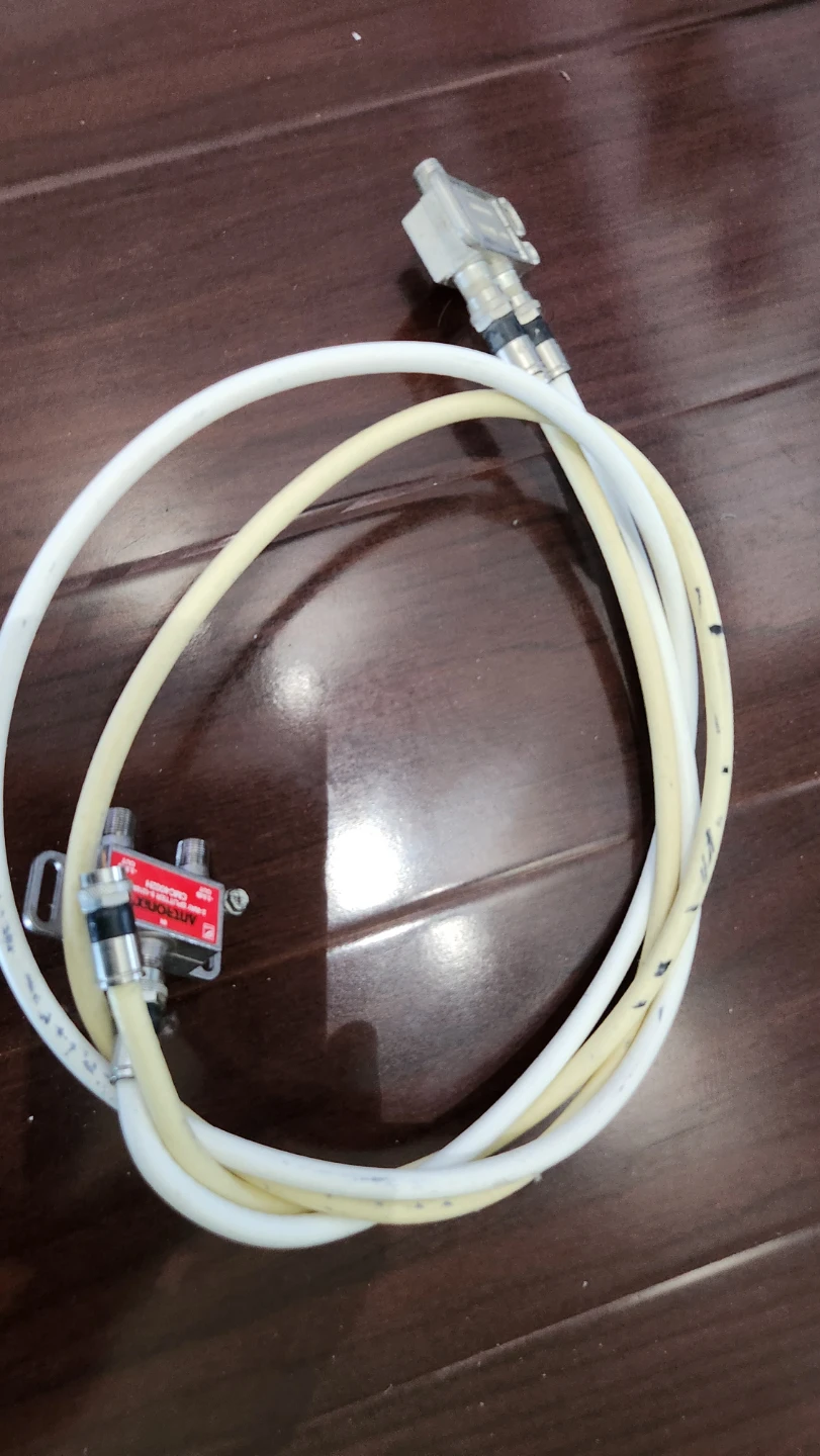 ANTENNA-SFER Splitter/Combiner with Cables - photo 2