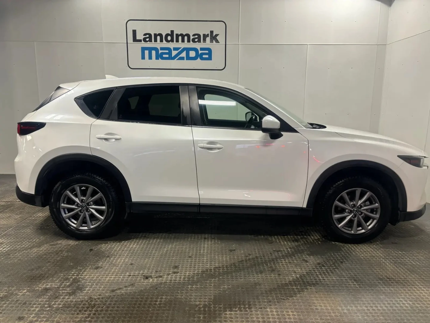 White Mazda CX-5 - photo 2
