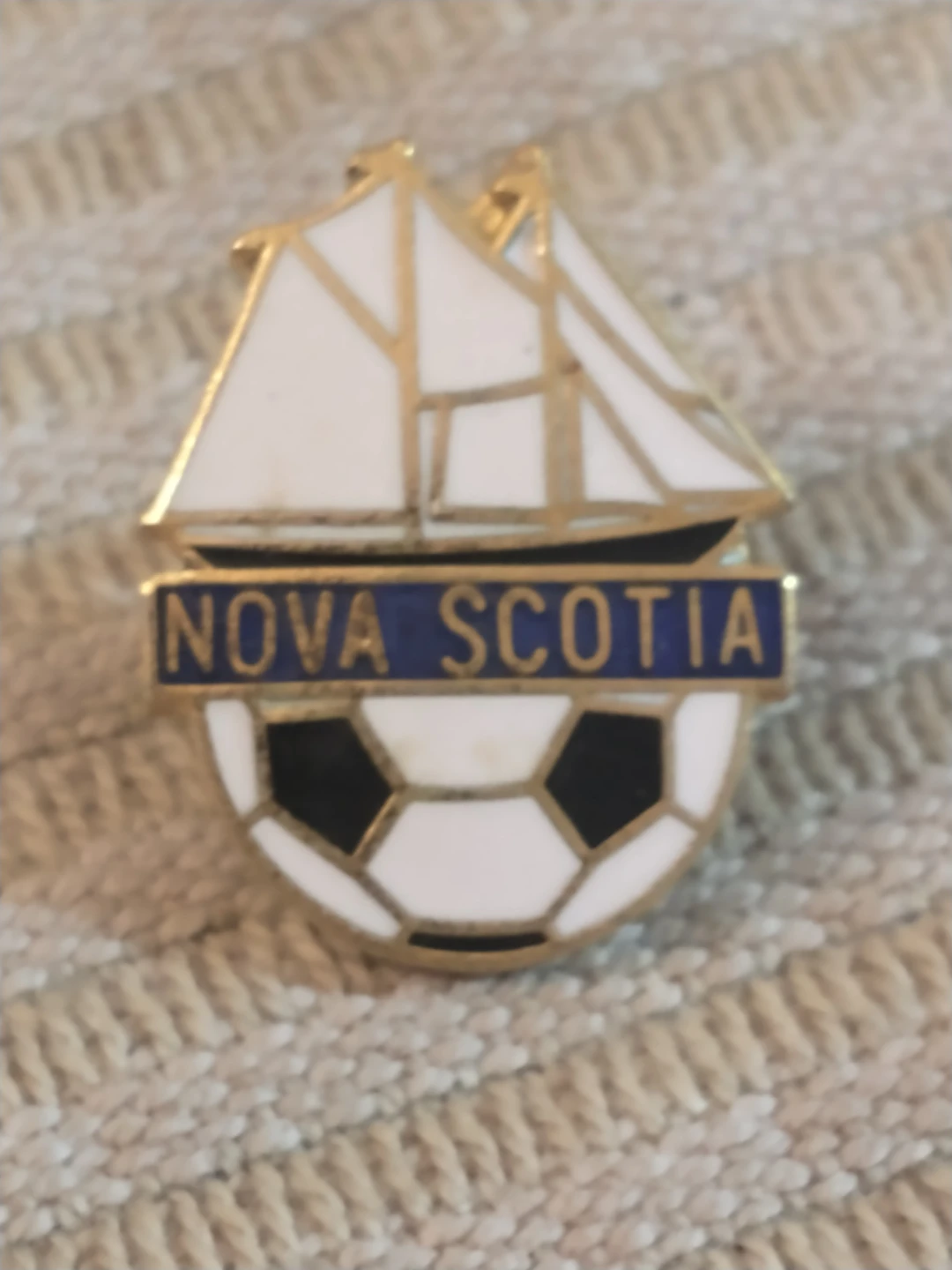 Beautiful Nova Scotia Soccer lapel pin - photo 2