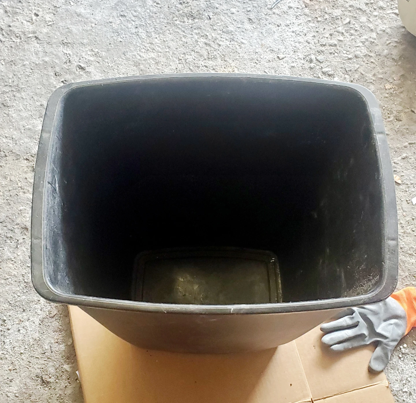 Large Garbage Bin- FREE! - photo 2