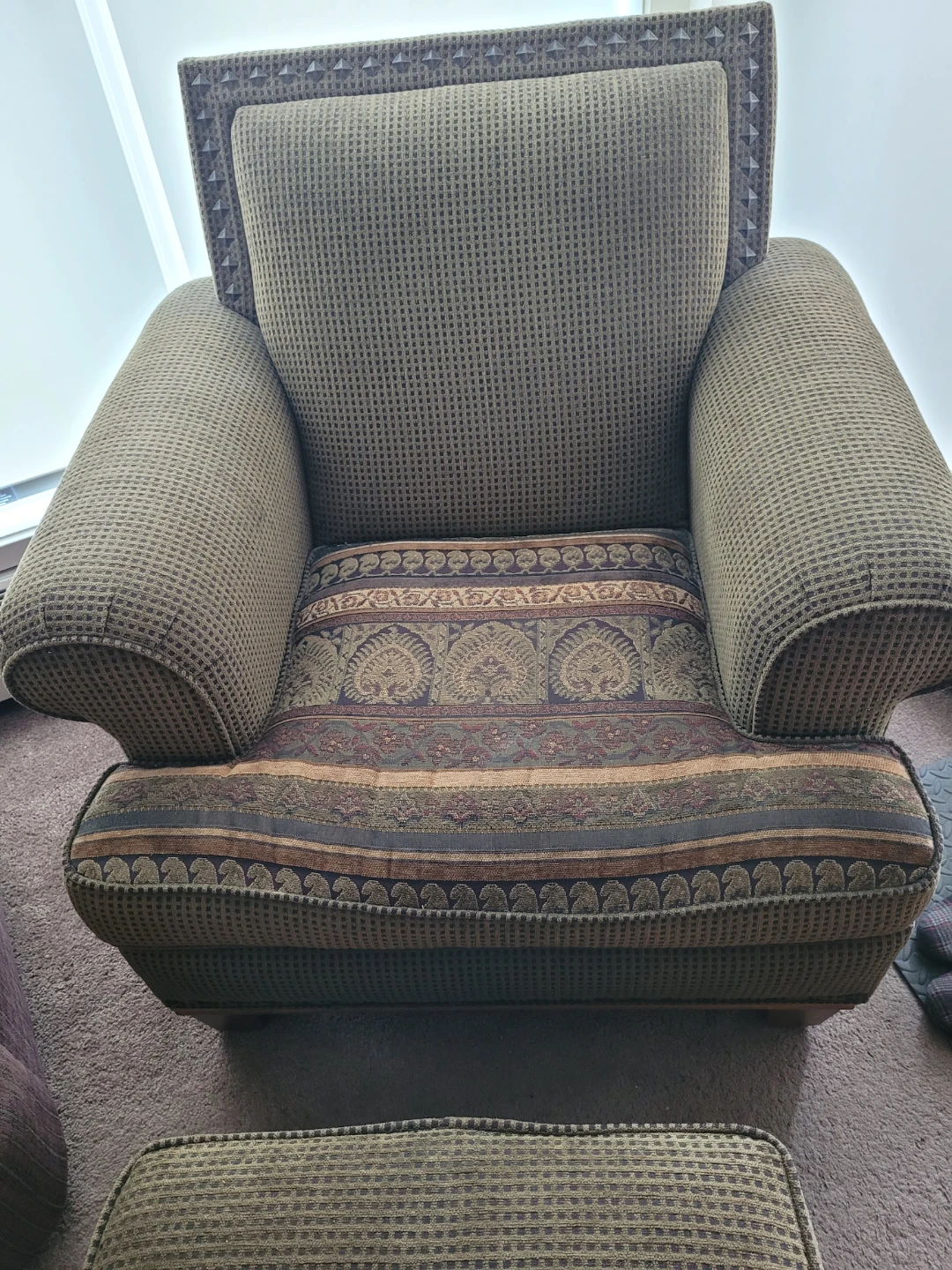 Accent Chair with Ottoman in excellent condition 60$ - photo 2