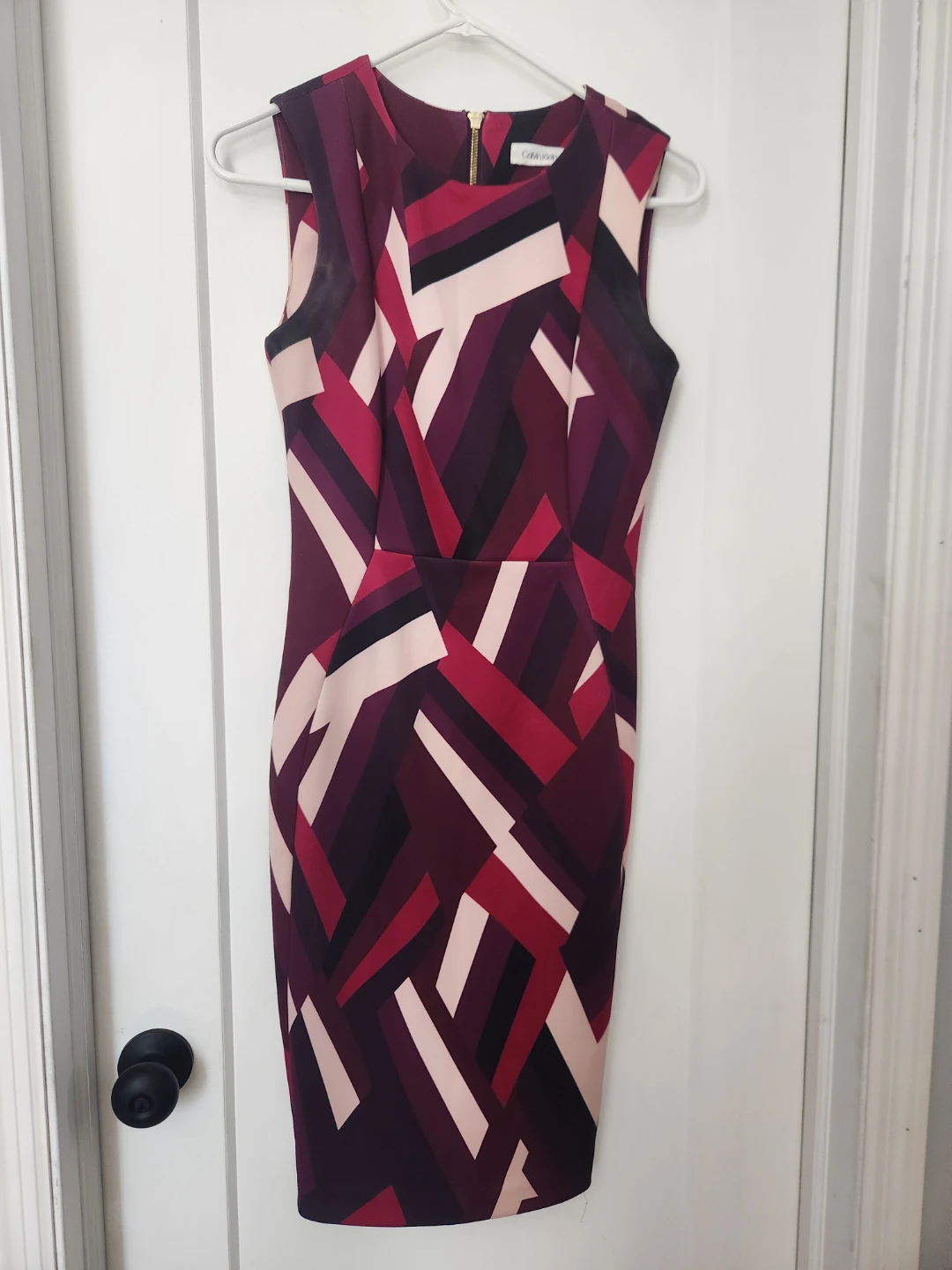 Calvin Klein Women's Sleeveless Sheath Dress - Geometric Print ⚽