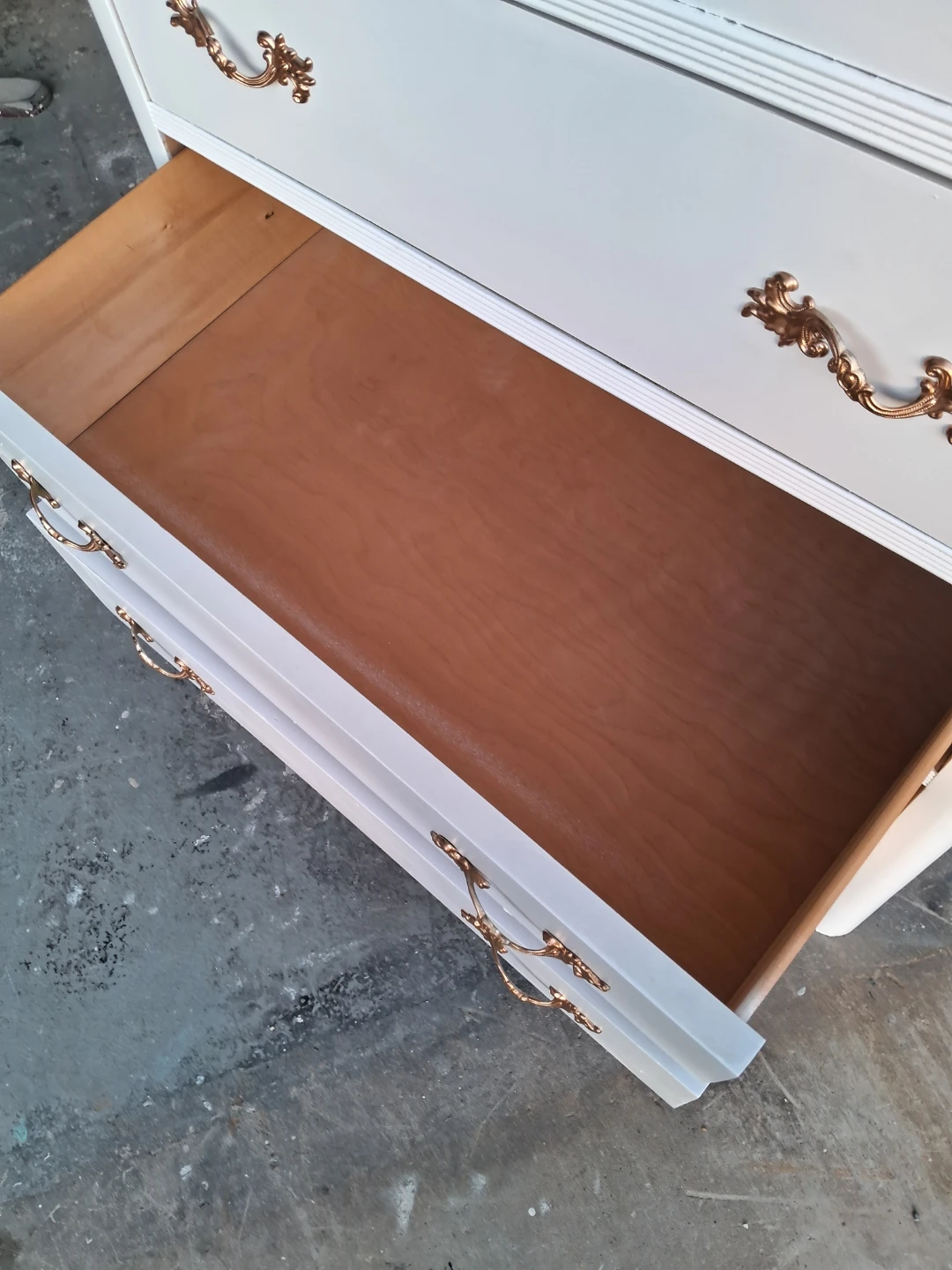 White 4-Drawer Dresser with Gold Accents - photo 4
