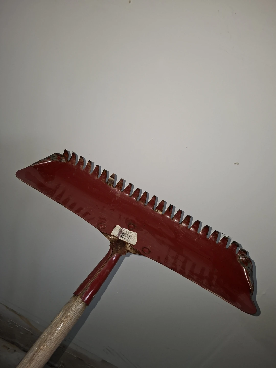 Red Metal Rake with Wooden Handle - photo 2