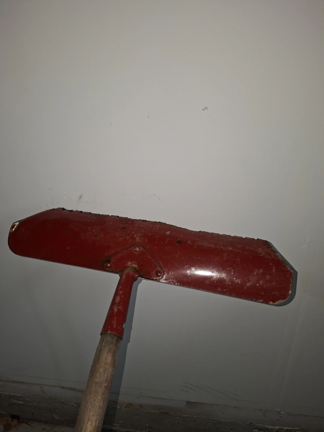 Red Metal Rake with Wooden Handle - photo 3