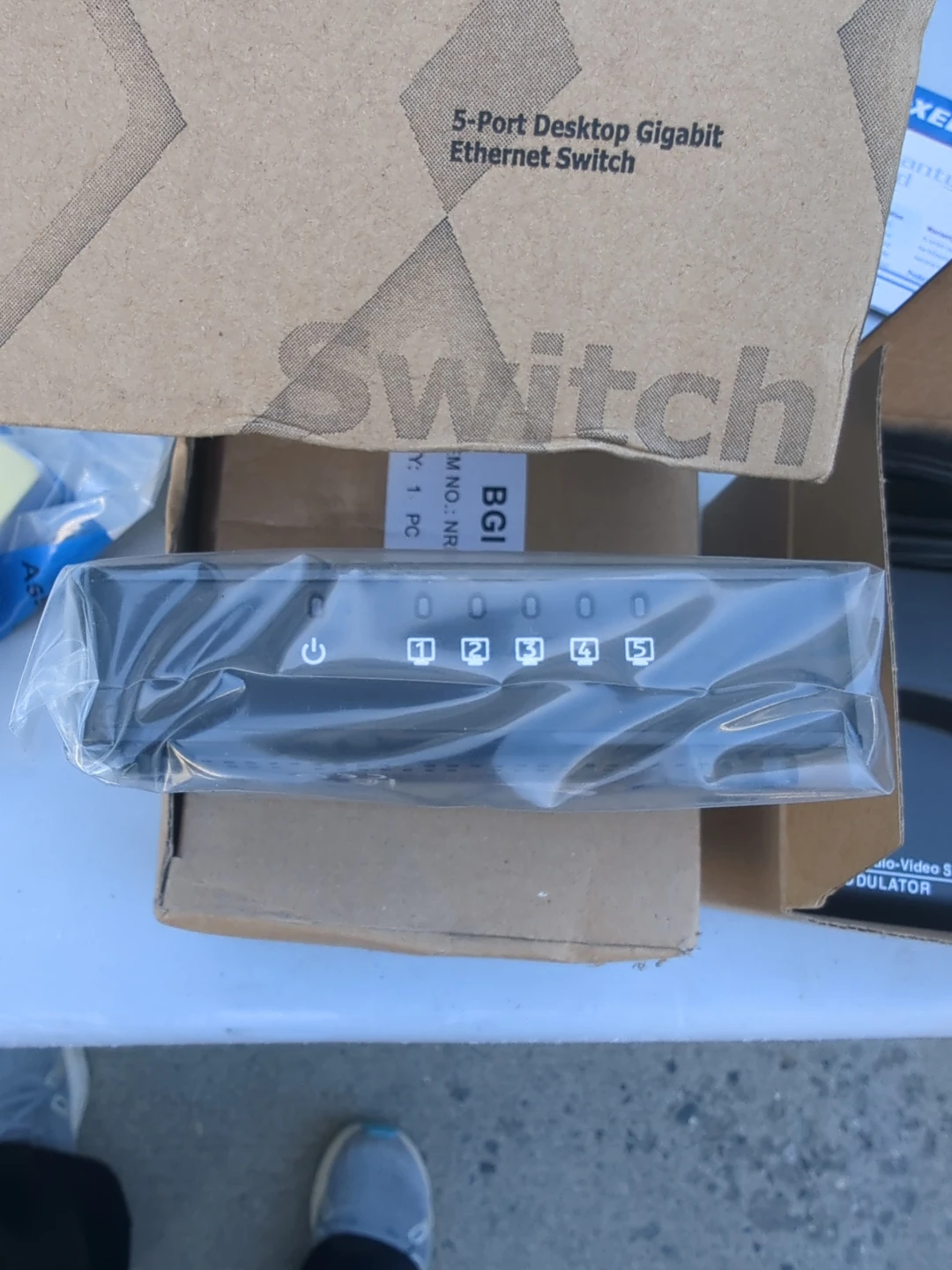 ZyXEL 5-Port Desktop Gigabit Ethernet Switch - photo 3
