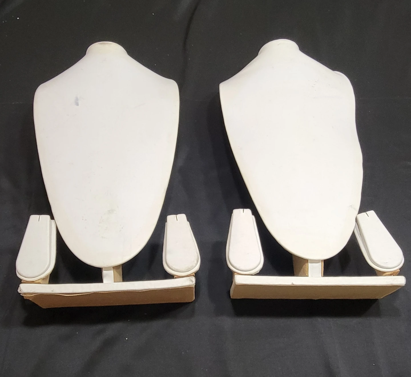 2 White Necklace and Earring Display Busts ⚽