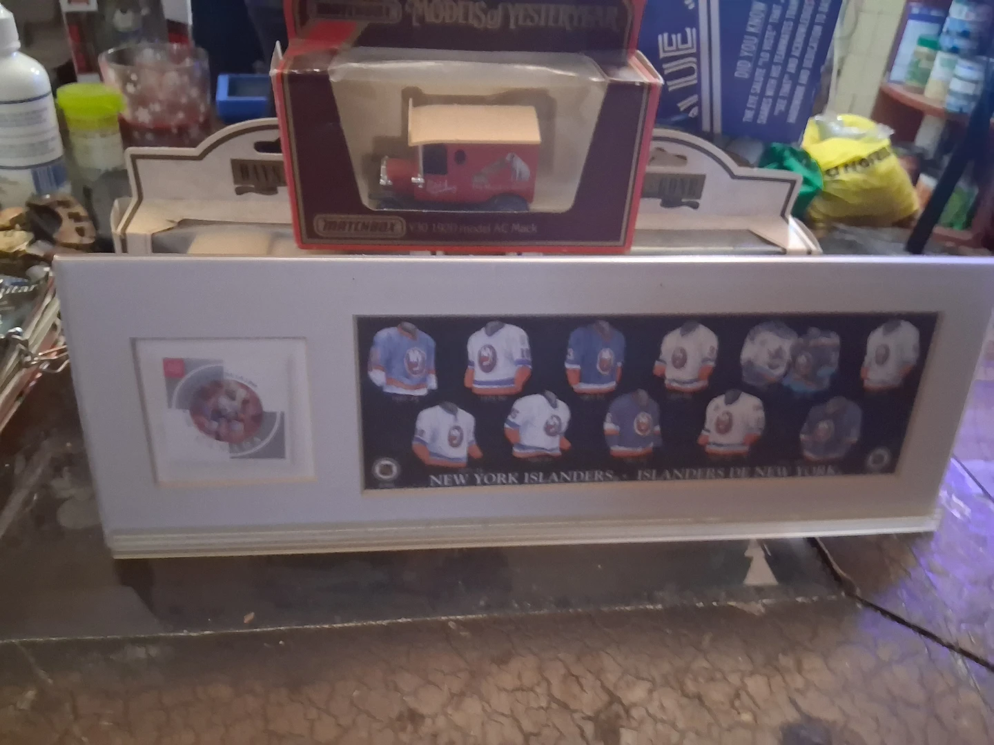 New York Islanders Jersey Display Plaque & Matchbox Mack Truck - photo 3