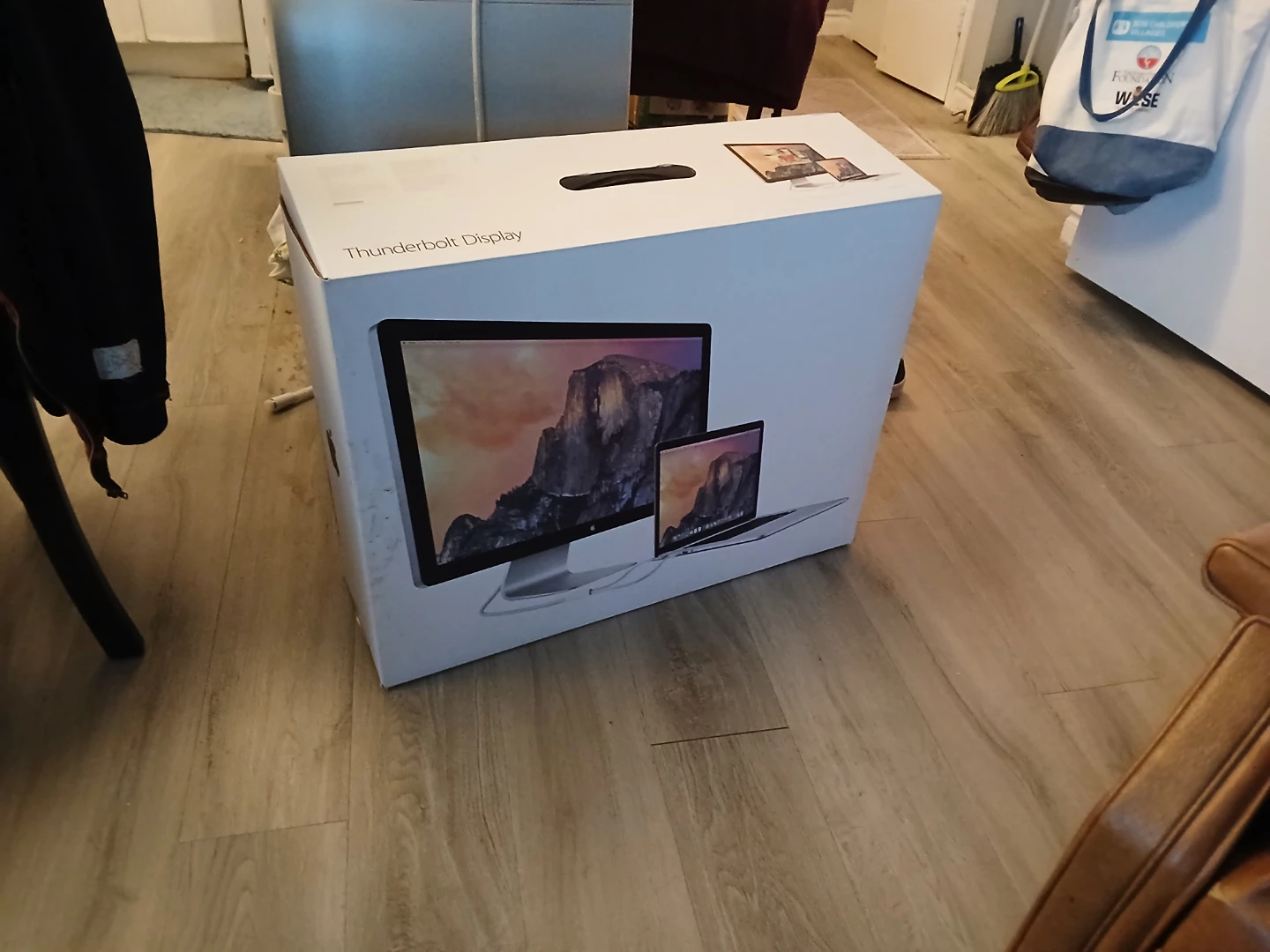 Apple Thunderbolt Display Monitor