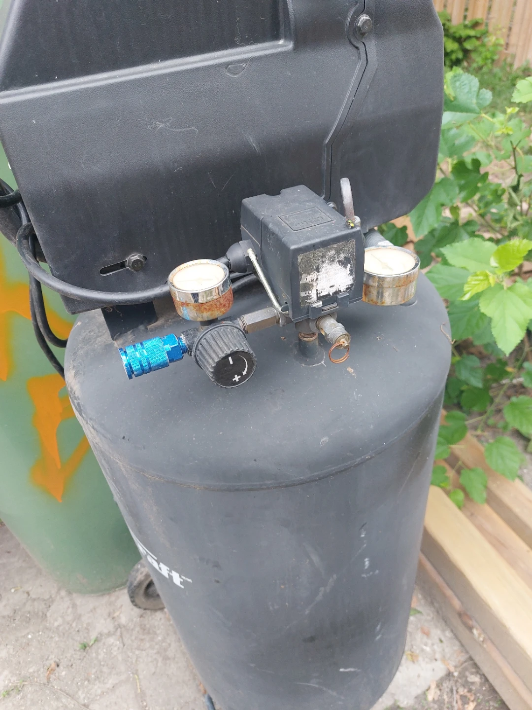 Mastercraft Air Compressor - photo 2