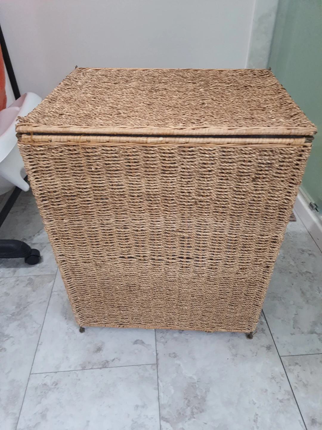 Wicker Laundry Basket with Lid and linen lining
