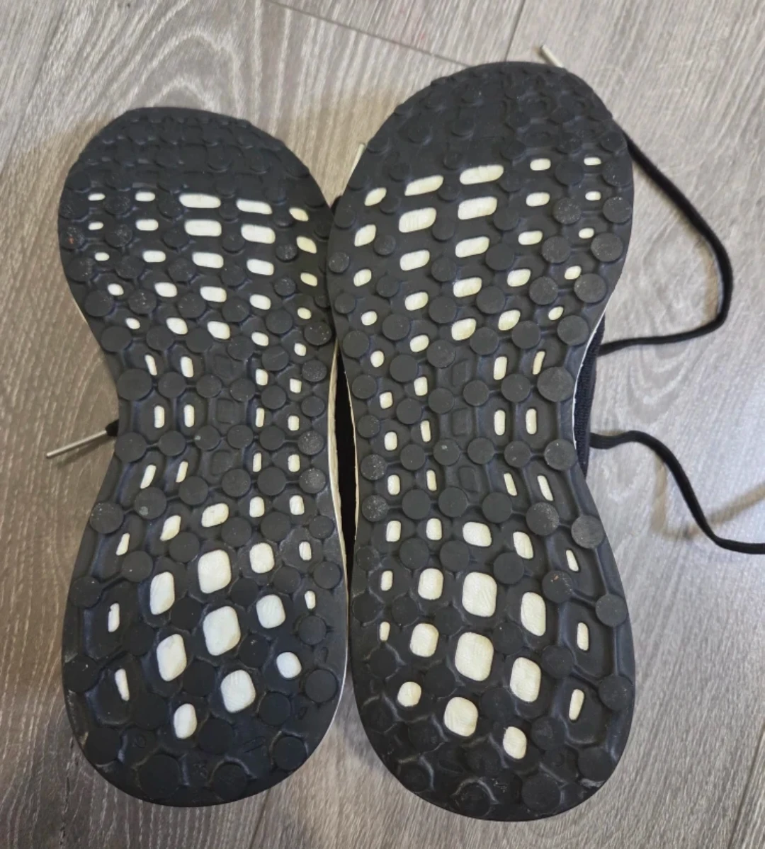 Women'd Adidas Running Shoes size 6 - photo 3