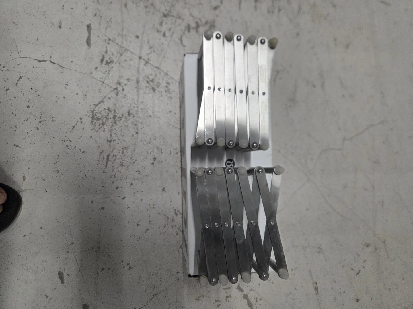 Lululemon Accordion Rack - photo 3