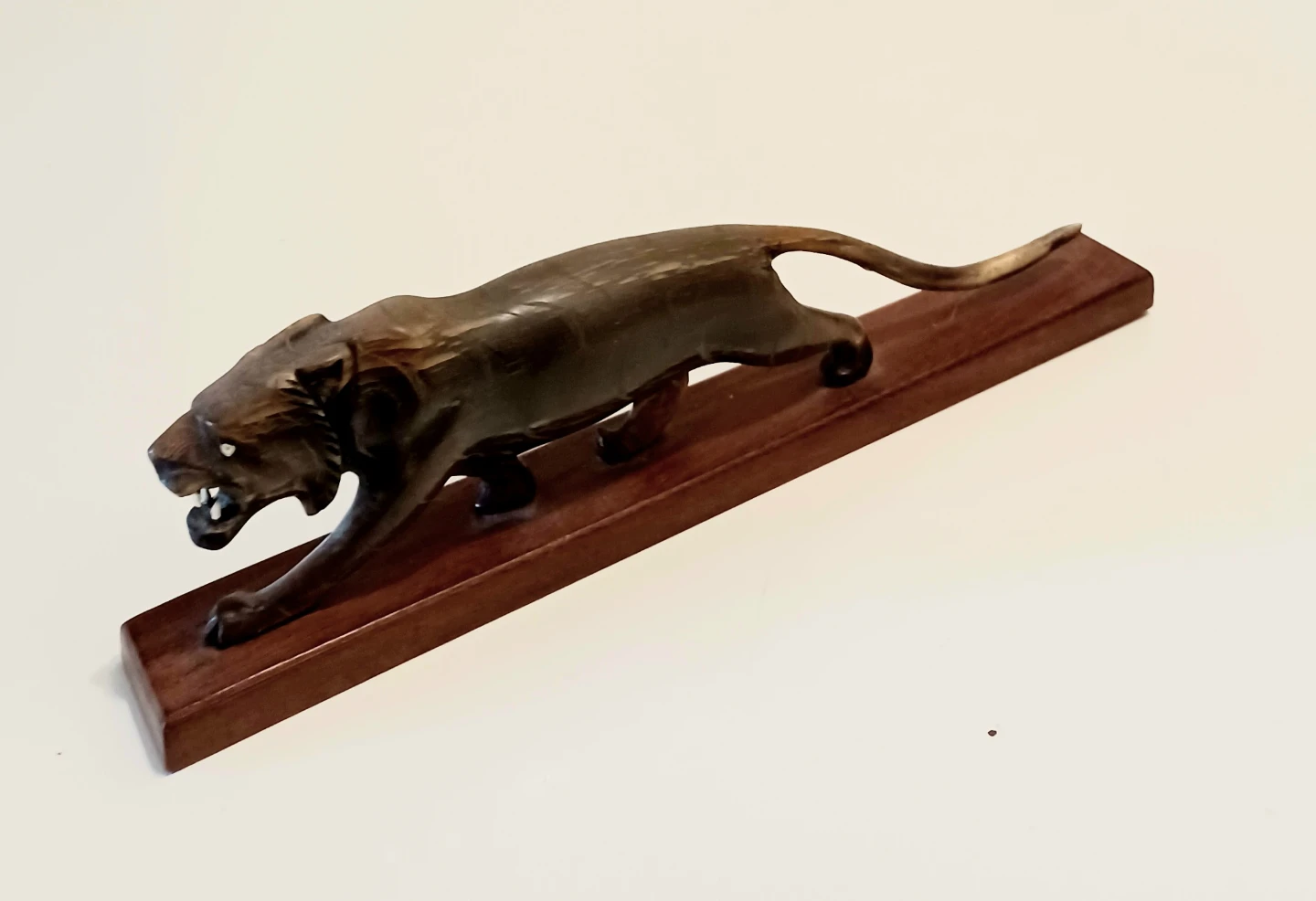 Hand Carved Tiger Figurine - photo 4