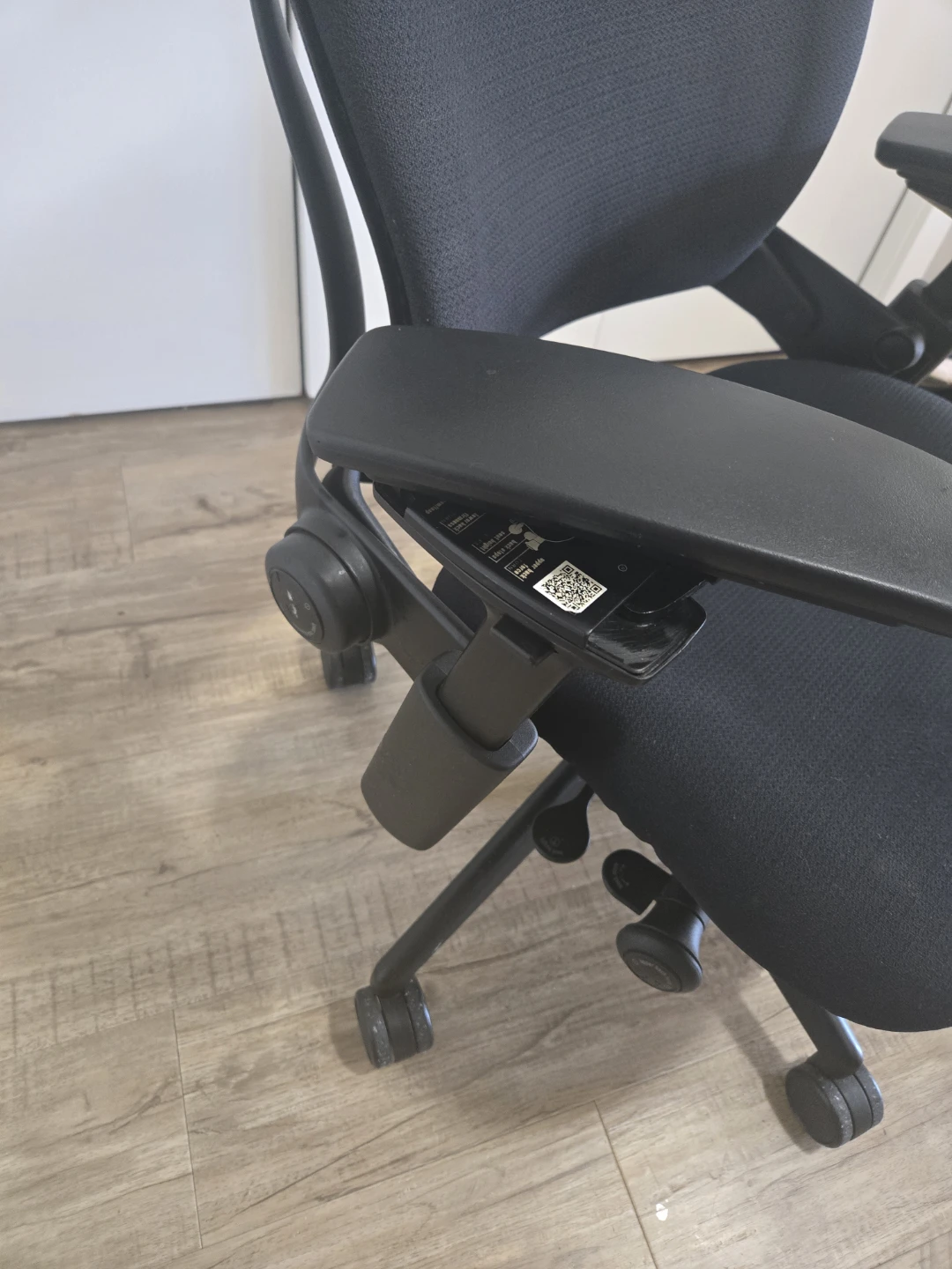Adjustable Ergonomic Premium Chairs - photo 3