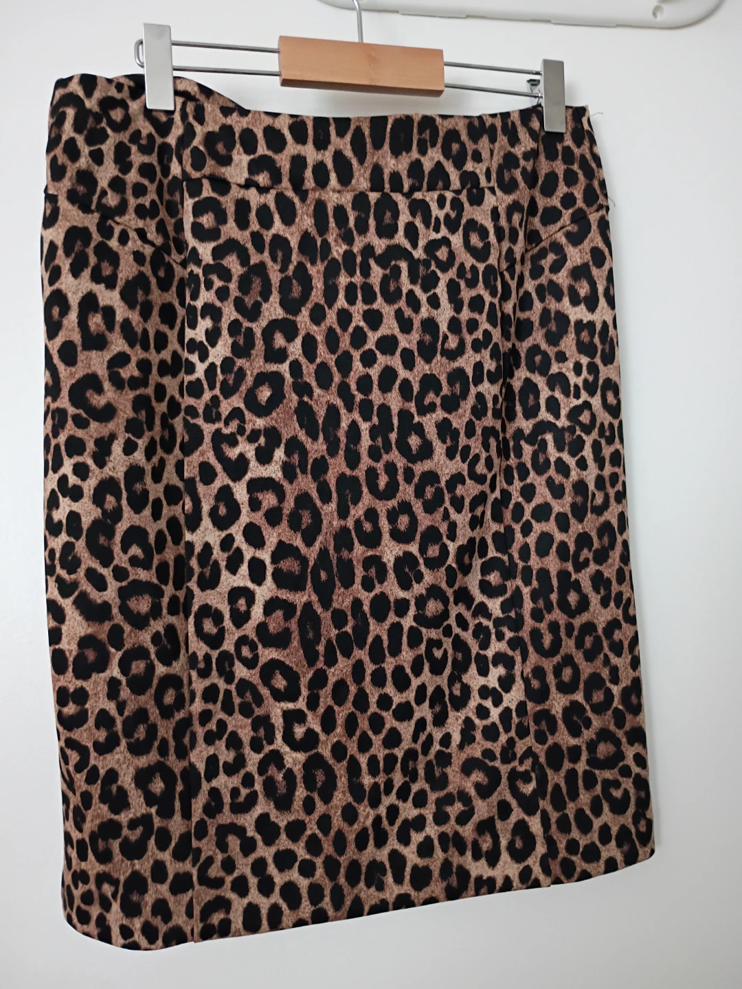 Leopard pencil skirt