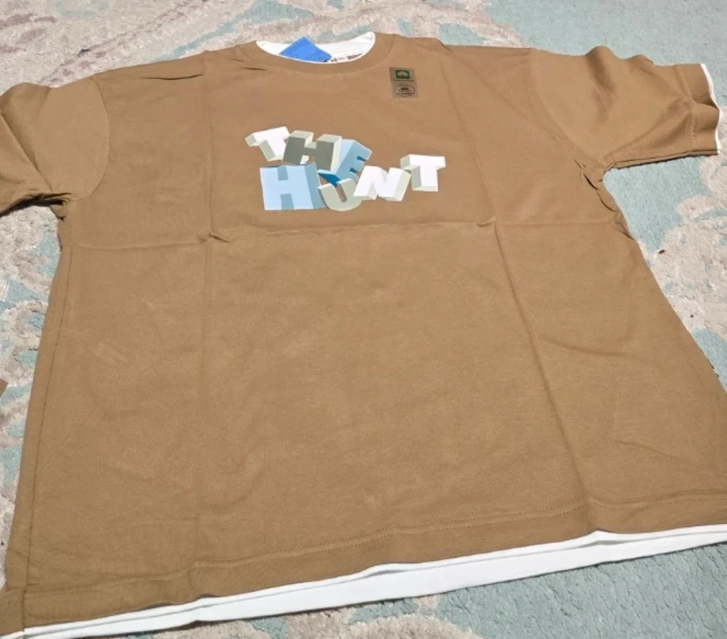 ⚽️$5 BRAND NEW The Hunt Graphic T-Shirt