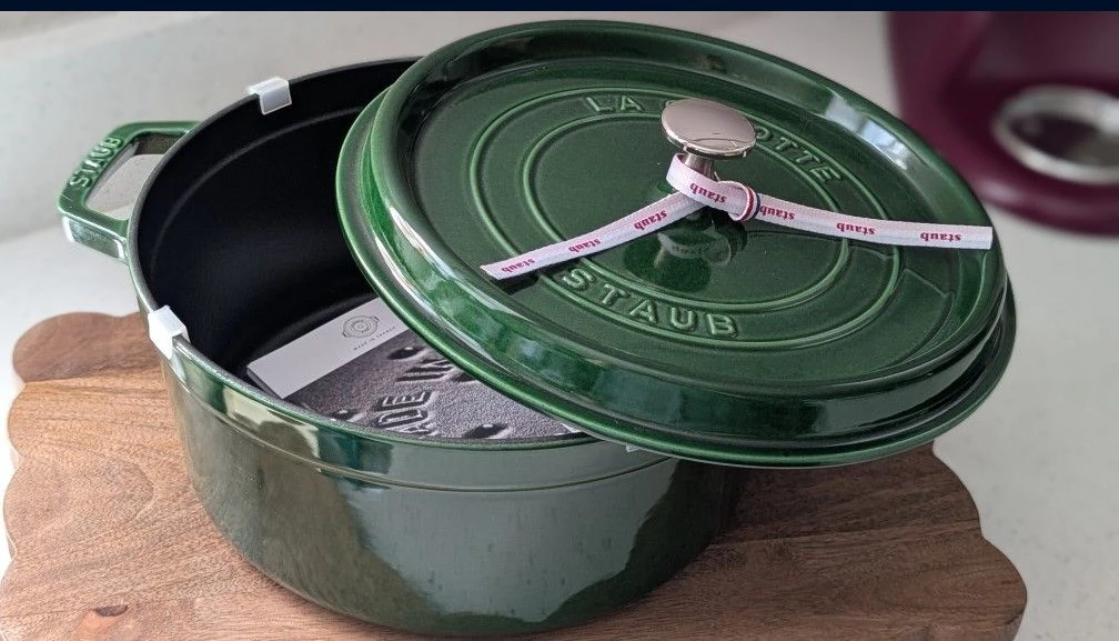 NIB Staub 5.5-Qt Cocotte / Dutch Oven - BASIL (Majolique Finish)