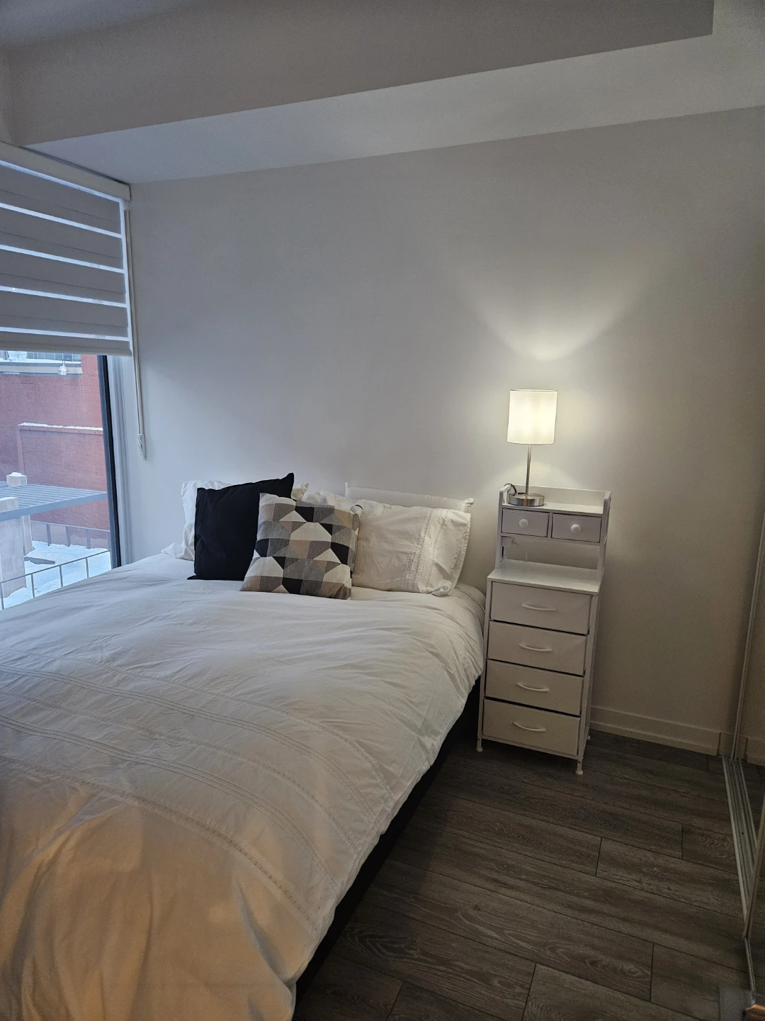 Queen bed with frame and mattress - photo 2