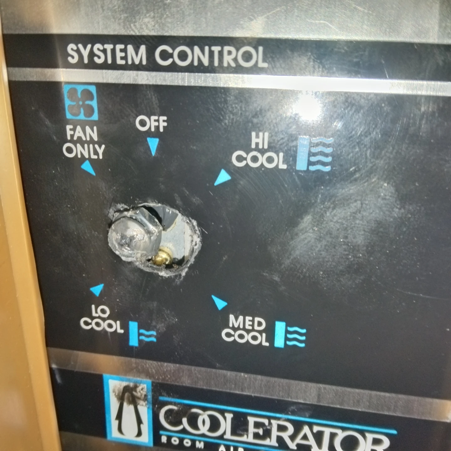 AC COOLS NEED PLIYERS TO MUVE FAN BUTTON - photo 4